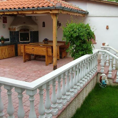 Family Hotel Emaly 1 Bankya Extérieur photo