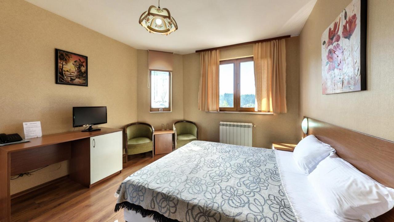 Family Hotel Emaly 1 Bankya Extérieur photo