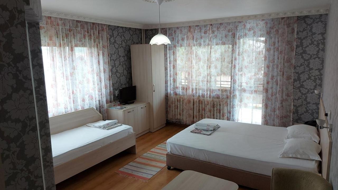 Family Hotel Emaly 1 Bankya Extérieur photo