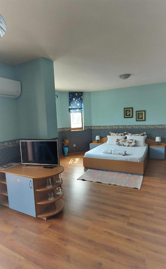 Family Hotel Emaly 1 Bankya Extérieur photo