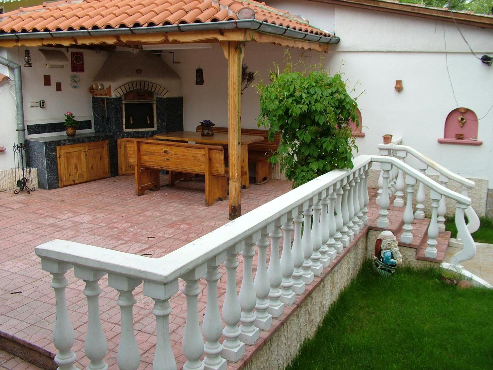 Family Hotel Emaly 1 Bankya Extérieur photo