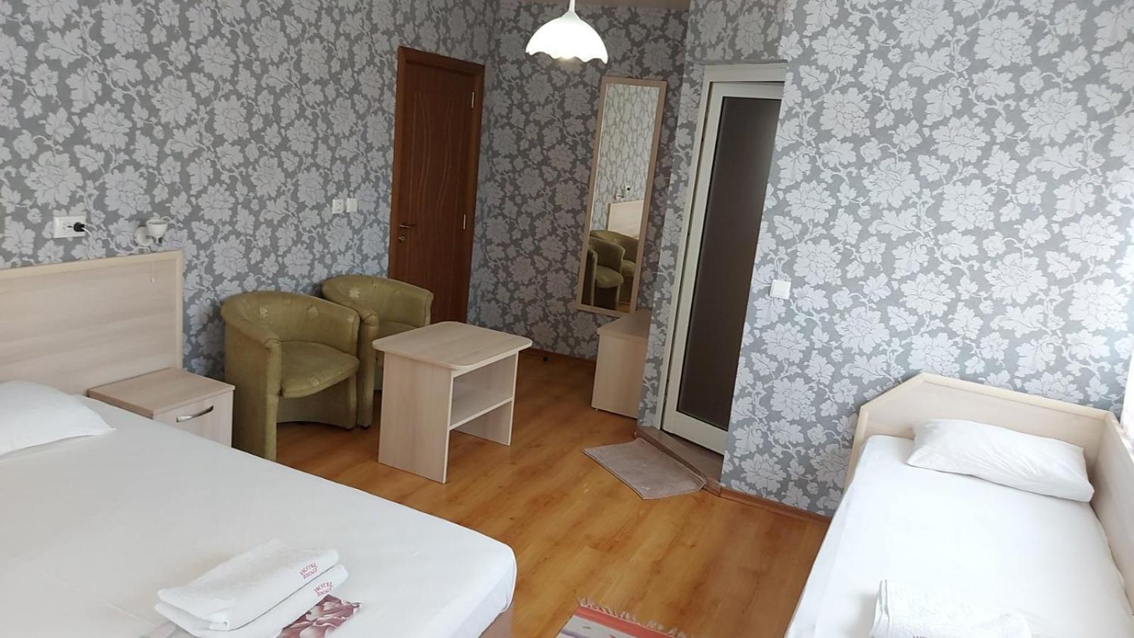 Family Hotel Emaly 1 Bankya Extérieur photo