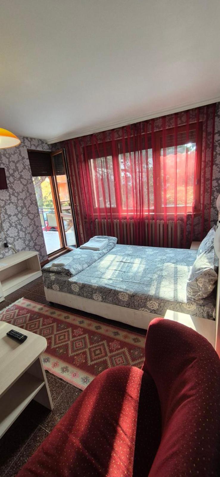 Family Hotel Emaly 1 Bankya Extérieur photo