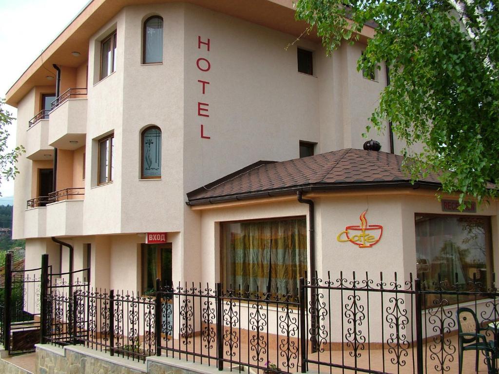 Family Hotel Emaly 1 Bankya Extérieur photo